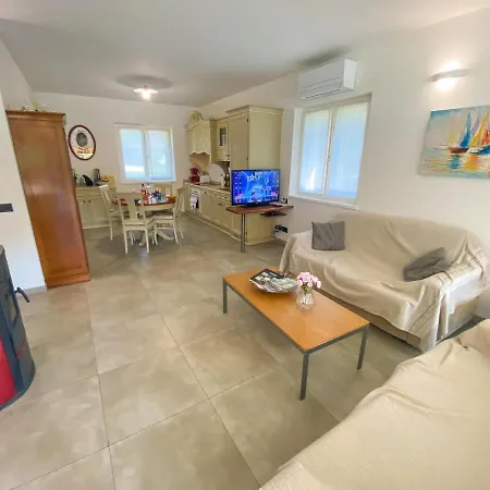 Dom wakacyjny Paradiso-boschetto Mit Pool